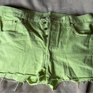 Levi’s 501 Women's Green Denim Shorts size 33